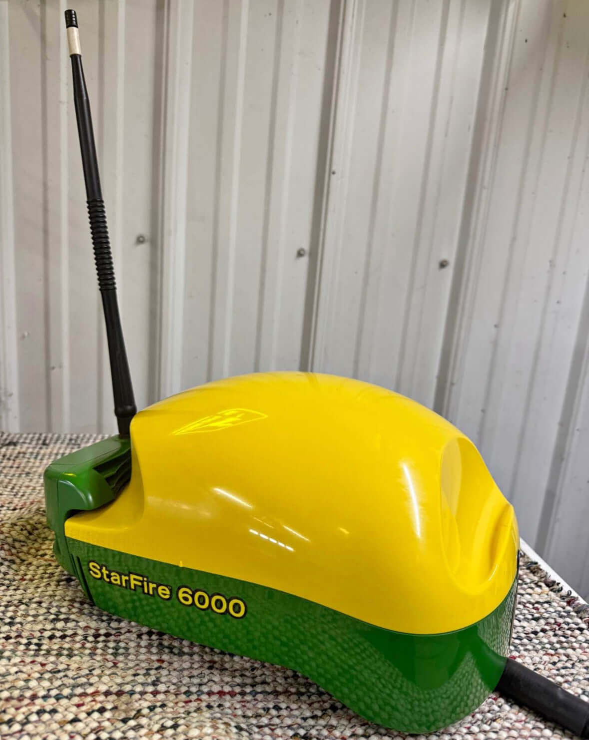 High-accuracy SF6000 GPS receiver with SF3 and RTK-ready features