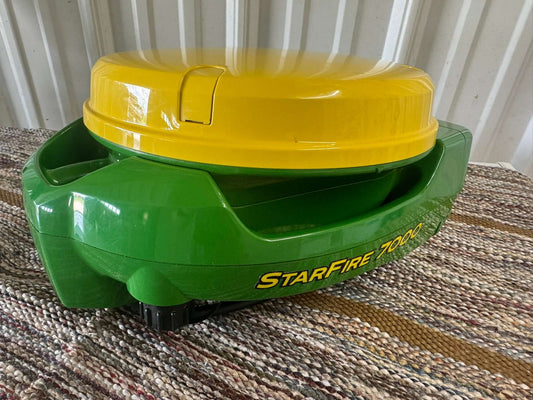 StarFire 7000 receiver front view with SF1 signal – upgradeable to SF-RTK